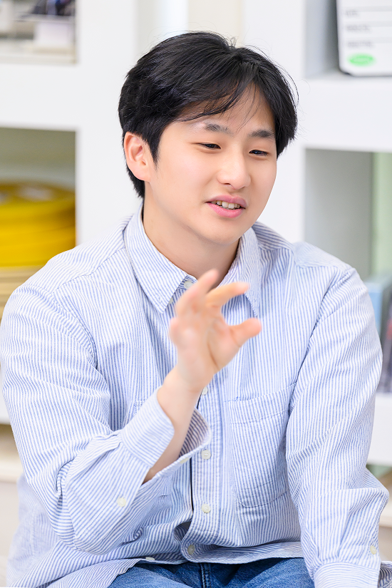 금동현 평론가